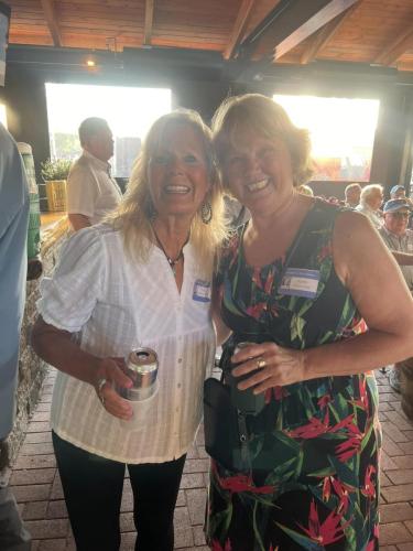 Kim Sahs, Karen Tharp